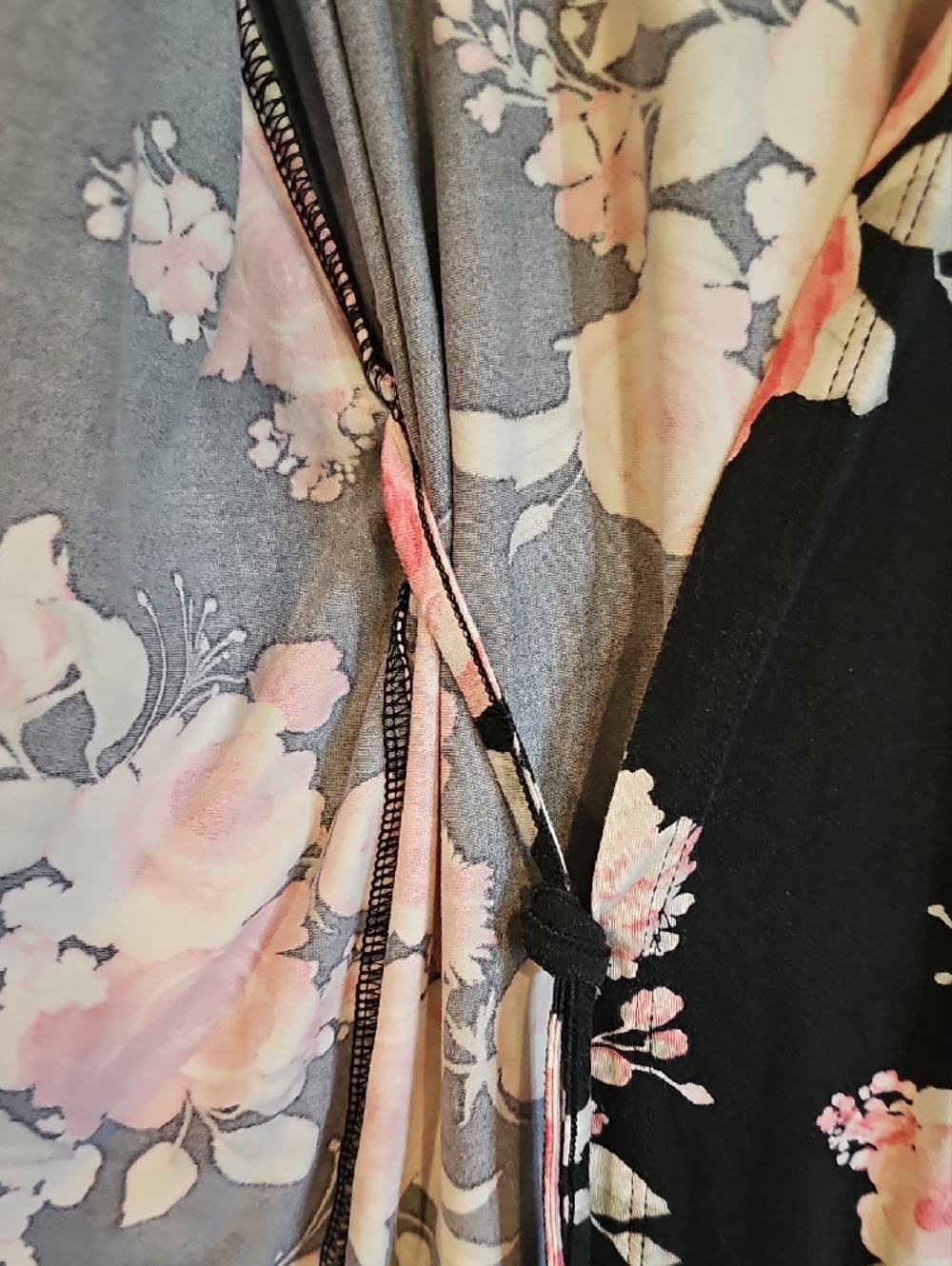 Floral Robe - Black with Pink Roses - Picture 6 of 9